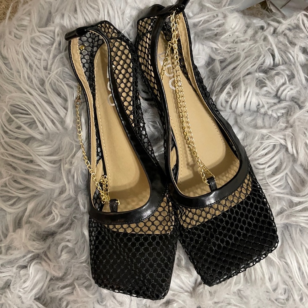 Square toe caged heel